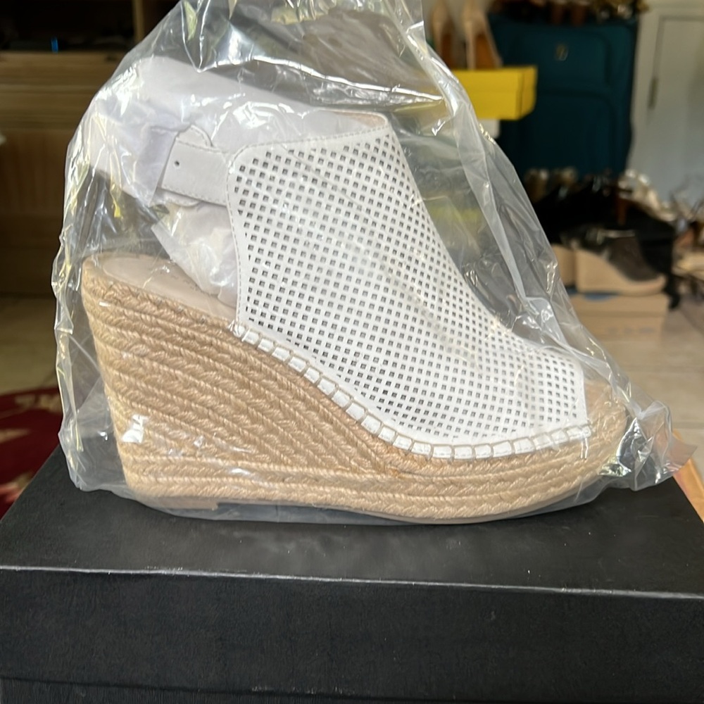Kennth Cole New York Olivia Perforated Espadrille Wedge in White Sz 8 New - Picture 5 of 13